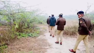 जलालाबाद: रावतपुर गांव में पंचायत भवन परिसर में युवक का शव मिलने से सनसनी, हत्या की आशंका, ईंट से कुचलने का मामला