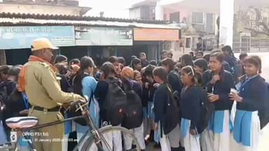 गुनौर: छात्रावास से निकली बच्चियां सड़कों पर विलाप कर रही, प्रशासन और नेता बने निकम्मे, जनता तमाशबीन