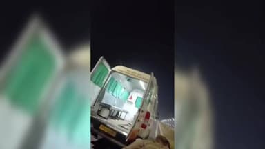 चाळीसगाव: चाळीसगाव बायपास उड्डाणपुलावर भीषण अपघात; जगद्गुरु नरेंद्राचार्य महाराज संस्थानच्या रुग्णवाहिकेने वाचवले जखमीचे प्राण