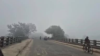 गोड्डा: गोड्डा में ठंड की ज़ोरदार वापसी, कोहरे ने दिलाई जनवरी की याद, दस दिन की धूप पर भारी पड़ी ठंड