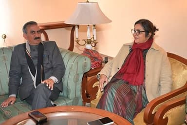 मुख्यमंत्री सुखविंदर सिंह सुक्खू ने शिमला में सांसद और हिमाचल प्रदेश कांग्रेस पार्टी की प्रभारी रजनी पाटिल से मुलाकात की...