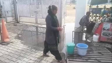 टिहरा सुजानपुर: नगर परिषद सुजानपुर की नाली ब्लॉक, गंदा पानी ओवरफ्लो; गंदगी के बीच बिक रहे खाद्य पदार्थ