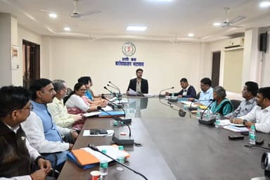 सीज़ी टेट में जिले के 7 हजार से अधिक अभ्यर्थी होंगे शामिल, कलेक्टर श्री दीपक सोनी ने की परीक्षा तैयारियों की समीक्षा, निर...