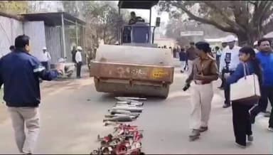 रातू: रांची में ट्रैफिक पुलिस का सख्त एक्शन, 700 से ज़्यादा साइलेंसर-हॉर्न जब्त कर बुलडोजर से किए नष्ट!
