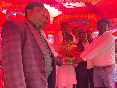 प्रखंड शिक्षा पदाधिकारी बैसा के सेवानिवृत्त होने के अवसर पर आयोजित विदाई-सह-सम्मान समारोह में अमौर विधायक जनाब अख़्तरूल ...