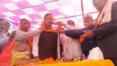 कोचाधामन टेघारिया पंचायत अंतर्गत ग्रामीण गांव उत्क्रमित मध्य विद्यालय में विदाई का सम्मान समारोह के कार्यक्रम में पहुंचे...