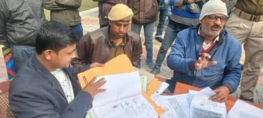 किशनगंज जिले के टेढाग़छ में भू संबंधित समस्या को लेकर अंचल कार्यालय परिसर में जनता दरबार का आयोजन