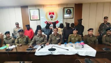 नशे पर पुलिस का वार | हजारीबाग पुलिस की बड़ी कार्रवाई
कोर्रा थाना क्षेत्र में NDPS एक्ट के तहत बड़ी सफलता। नगवां हवाई अ...