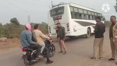 पिछोर: पिछोर पुलिस अपराधों पर लगाम कसने के लिए सड़कों पर उतरी, बिना हेलमेट वालों के लगभग 30 चालान काटे