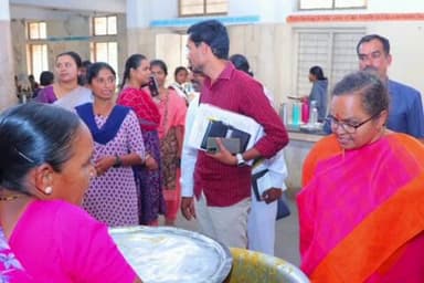 సిద్దిపేట అర్బన్: సిద్దిపేట అర్బన్ మండలం మిట్టపల్లి కేజీబీవీలో మధ్యాహ్నం భోజనాన్ని పరిశీలించిన జిల్లా కలెక్టర్ హైమావతి