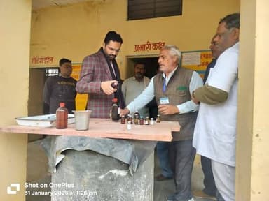 #भरतपुर। पशुपालन विभाग की सेवाओं की जमीनी हकीकत परखने के लिए शनिवार को जिलेभर के पशु चिकित्सा संस्थानों का आकस्मिक निरीक...