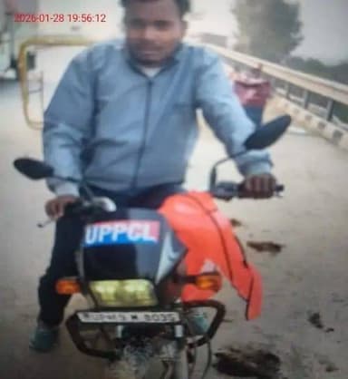 लाइनमैन की बाइक का चालान काटा तो पुलिस चौकी की बिजली काटीः शामली में रातभर अंधेरे में रहे पुलिसवाले;
बिना हेलमेट चालान क...