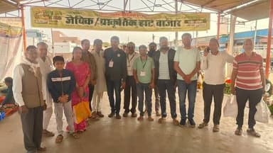 साप्ताहिक जैविक प्राकृतिक हाट बाज़ार में कृषि वैज्ञानिक सपरिवार पहुंचे जैविक सब्जियों की खरीदी करने
अन्य अधिकारियों व श...