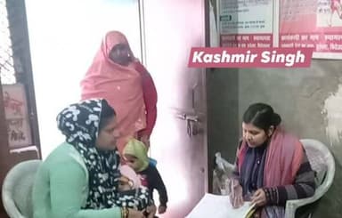 फिरोजाबाद पब्लिक हेल्थ स्पेशलिस्ट डॉक्टर स्मिता यादव ने नगरी प्राथमिक स्वास्थ्य केंद्र दम्मामल नगर क्षेत्र में टीकाकरण क...