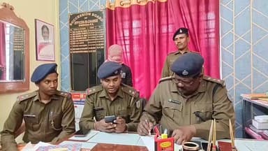 ठेठईटांगर: झपट्टा मारकर लूट करने वाला फरार अभियुक्त गिरफ्तार, एसडीपीओ ने किया खुलासा, आरोपी जेल भेजा गया