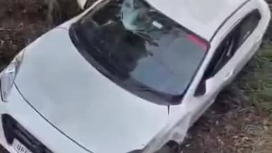 सहजनवा: पाली ब्लॉक में खाई में गिरी अनियंत्रित कार, बड़ा हादसा टला, कोई जनहानि नहीं