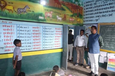 कलेक्टर डॉ. संजय कन्नौजे ने बरमकेला ब्लॉक के पैकिन आंगनबाड़ी, प्राथमिक शाला बुदेली एवं खिचरी स्कूल का निरीक्षण किया। बच्...