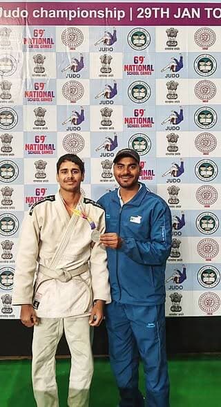 राष्ट्रीय विद्यालय खेल U-19 जूडो प्रतियोगिता में बक्सर जिले के खिलाड़ी बालमुकुंद ने उत्कृष्ट प्रदर्शन करते हुए –55 किलोग...