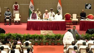 Sunetra Pawar ने महाराष्ट्र की उपमुख्यमंत्री पद की शपथ लीं
#SunetraPawar #OathCeremony #SunetraPawarOathCeremony #Mahar...