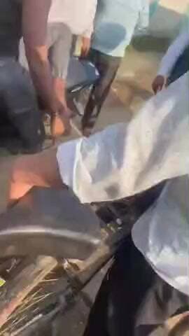 हाथरस जनपद के बिसावर कोतवाली सादाबाद मैं #Bjp नेता प्रधान पति Jagvendra चौधरी की खुले आम गुंडागर्दी @myogiadityanath