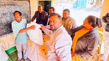 बांसजोर: उत्क्रमित प्राथमिक विद्यालय बरडेगा के विद्यार्थियों को स्कूल बैग एवं आवश्यक सामग्री वितरित, बीडीओ सहित अन्य उपस्थित