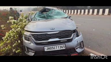 ତୁରୁମୁଙ୍ଗା: ବାସୁଦେବପୁର ଜାତୀୟ ରାଜପଥ ନିକଟରେ ଭାରସାମ୍ୟ ହରାଇ ଡିଭାଇଡରରେ ପିଟି ହେଲା କାର ଚାରି ଆହତ