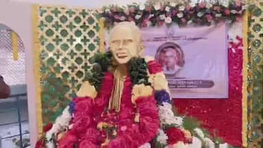 திண்டிவனம்: தமிழக முன்னாள் முதல்வர் மறைந்த ஓமந்தூர் ராமசாமி அவர்களின் 131-வது பிறந்தநாளை முன்னிட்டு ஓமந்தூர் பகுதியில் அமைந்துள்ள திருவுருவ சிலைக்கு மாவட்ட ஆட்ச