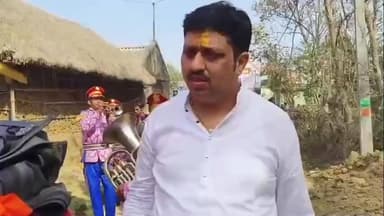 নলহাটি ১: মেহেগ্রামে মহাকালেশ্বর শিব মন্দিরে বাৎসরিক পুজো উপলক্ষে বর্ণাঢ্য শোভাযাত্রা গ্রাম জুড়ে, অংশগ্রহণ করলেন শতাধিক ভক্তরা