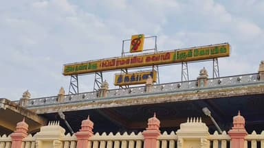 திருவள்ளூர்: திருத்தணி முருகன் கோவிலில் தைப்பூச விழாவை ஒட்டி அரோகரா பக்தி முழக்கத்துடன் மலைக்கோவிலில் குவிந்த பக்தர்கள்.