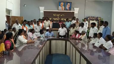 ದೊಡ್ಡಬಳ್ಳಾಪುರ: ತಾಲ್ಲೂಕು ಕಚೇರಿಯಲ್ಲಿ ರಾಷ್ಟ್ರೀಯ ಹಬ್ಬಗಳ ಆಚರಣಾ ಸಮಿತಿಯಿಂದ ಶ್ರೇಷ್ಠ ವಚನಕಾರಾರದ ಮಡಿವಾಳ ಮಾಚಿದೇವರ ಜಯಂತಿ ಆಚರಣೆ ಮಾಡಲಾಯಿತು