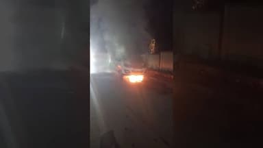 गाड़ी में लगी अचानक आग,गाड़ी बनी आग का गोला