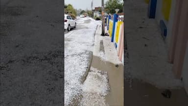 भारी बारिश के बीच ओला वृष्टि