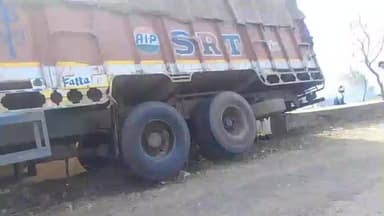मंडला: मोहन टोला में घंसौर से मंडला आ रहा ट्रक दुर्घटनाग्रस्त, खाई में गिरने से बचे चालक