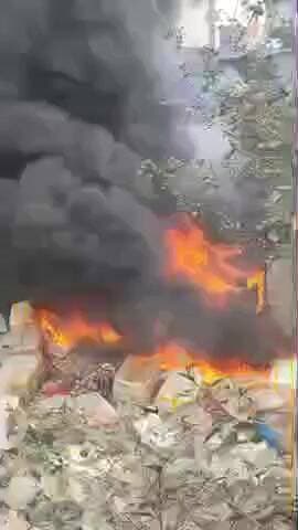 Tungi bazar me lga aag or bayankara dhua hi dhua ho gya ye aag logo ne bazar ke pul ke niche kachre ko jalane liye lgay