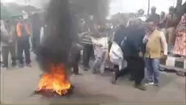 लाडपुरा: UGC क़ानून को लेकर सवर्ण समाज ने संभागीय आयुक्त कार्यालय पर प्रदर्शन किया, ज्ञापन दिया और टायर जलाकर विरोध किया