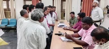 భద్రాచలం: భద్రాచలం ఐటీడీఏ సమావేశం మందిరంలో ప్రాజెక్ట్ యూనిట్ అధికారులతో కలిసి గిరిజన దర్బార్ నిర్వహించిన ఐటీడీఏ ప్రాజెక్ట్ అధికారి