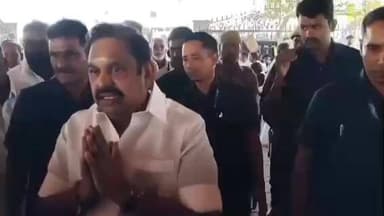 ஓமலூர்: தேனி மற்றும் திருச்சியை சேர்ந்த ஓ பன்னீர்செல்வத்தின் ஆதரவாளர்கள் அதிமுக அலுவலகத்தில் பொதுச் செயலாளர் இ பி எஸ் முன்னிலை இணைவு