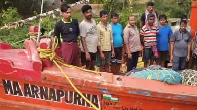 କେନ୍ଦ୍ରାପଡା: ଗହୀରମଥା ସାମୁଦ୍ରିକ ଅଭୟାରଣ୍ୟରେ ବେଆଇନ୍ ଭାବେ ମାଛ ମାରୁଥିବା ୨ଟି ଟ୍ରଲରକୁ ଜବତ କଲା ବନବିଭାଗ