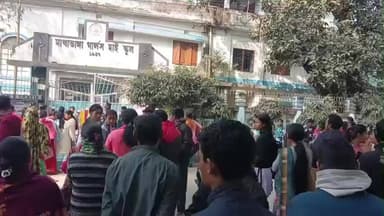 মাথাভাঙা ২: শান্তিপূর্ণভাবে এ বছরের মাধ্যমিকের প্রথম দিনের পরীক্ষা সম্পন্ন হল মাথাভাঙ্গার বিভিন্ন স্কুলে