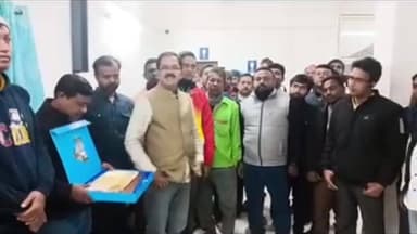 হরিণঘাটা: সমাজের বিশিষ্ট ব্যক্তিবর্গের দের উন্নয়নের পাঁচালী প্রচারের মাধ্যমে সংবর্ধনা প্রদান