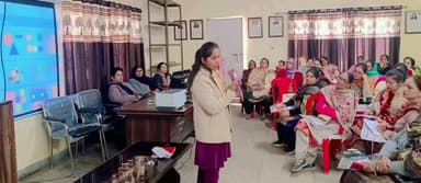 ਪਠਾਨਕੋਟ: ਬਲਾਕ ਚ ਪੋਸ਼ਣ ਦੀ ਪੜ੍ਹਾਈ ਮੁਹਿੰਮ ਤਹਿਤ ਆਂਗਣਵਾੜੀ ਵਰਕਰਾਂ ਨੂੰ ਟ੍ਰੇਨਿੰਗ ਕਰਵਾਈ ਗਈ