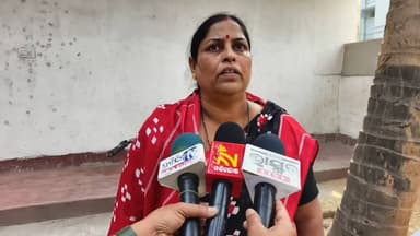 ଭଦ୍ରକ ଗ୍ରାମାଞ୍ଚଳ: ଭଦ୍ରକ ବନ୍ତ ଛକ ରେ ଅବସରପ୍ରାପ୍ତ ନର୍ସଙ୍କ ଝୁଲନ୍ତା ମୃତ ଦେହ ଉଦ୍ଧାର, ମୃତକ ଙ୍କ ବାପ ଘର ପରିବାର ରଖିଲେ ପ୍ରତିକ୍ରିୟା