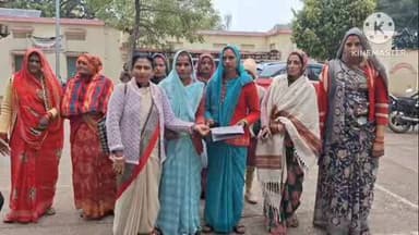 मड़ावरा: स्वाभिमान मजदूर संगठन की महिलाओं ने खंड विकास अधिकारी मड़ावरा को मनरेगा संबंधित पांच सूत्रीय मांगों को लेकर सौपा ज्ञापन