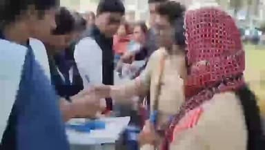 মথুরাপুর ২: মাধ্যমিক পরীক্ষার প্রথম দিনে পরীক্ষার্থীদের ফুল ও কলম দিয়ে শুভেচ্ছা বিধায়ক ডা. অলক জলদাতার