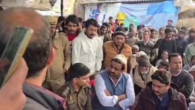 कैराना: इस्सोपुर टील गांव में युवक की हुई थी हत्या, गमगीन माहौल में दफनाया गया शव; विधायक नाहिद हसन भी पहुंचे