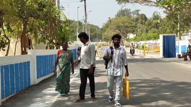 தருமபுரி: அதிகார துஷ்பிரயோகத்தை பயன்படுத்தி அபகரிக்கும் வீட்டுமனையை மீட்டுக் கொடுக்க வேண்டி வட்டாட்சியர் மீது மாவட்ட ஆட்சியரிடம் பாதிக்கப்பட்டோர் புகார்.