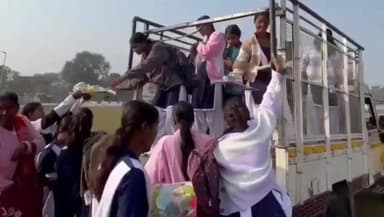 কালচিনি: কালচিনি ব্লকের চা-বাগান ও বনবস্তি গুলির মাধ্যমিক পরীক্ষার্থীদের জন্য বিনামূল্যে ই-রিকশা পরিষেবা চালু করল TMCP