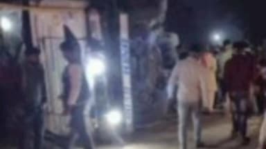 तरारी: कुरमुरी नहर पुल बना 'डेंजर प्वाइंट', संकीर्ण पुल पर पलटा बड़ा ट्रक, छह घंटे तक ठप रहा तरारी बाजार का आवागमन, लोग परेशान