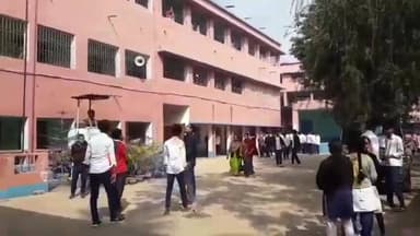 কৃষ্ণগঞ্জ: সারা রাজ্যের সাথে সাথে কৃষ্ণগঞ্জেও নির্বিঘ্নে শেষ হলো প্রথম দিনের মাধ্যমিক পরীক্ষা