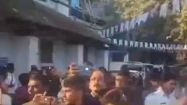 ঠাকুরপুকুর-মহেশতলা: জেলাশাসকের দপ্তরের সামনে বিজেপির বিক্ষোভ কর্মসূচি উপস্থিত ডায়মন্ডহারবার বিজেপির সংগঠনিক জেলা সভাপতি সোমা ঘোষ